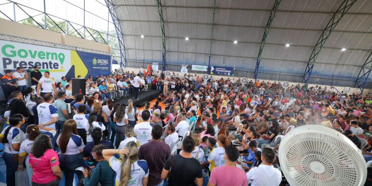 Wilson Lima entrega escola revitalizada na 14ª edição do Governo Presente, na zona leste de Manaus