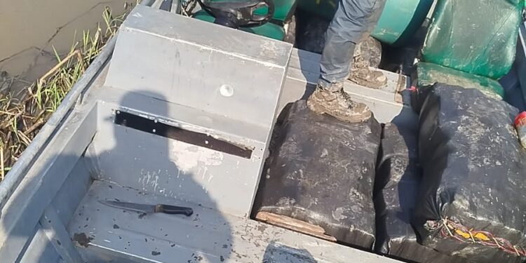 Polícia apreende drogas em embarcação após confronto com narcotraficantes no Amazonas