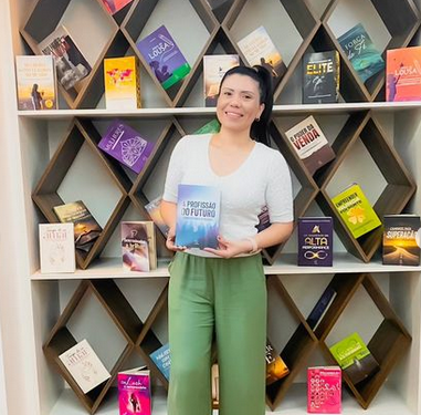 Do Careiro da Várzea para o mundo: Escritora amazonense lança obra na Bienal do Livro de São Paulo