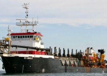 Draga que realizará a dragagem do rio Madeira e costa do Tabocal está a caminho de Manaus