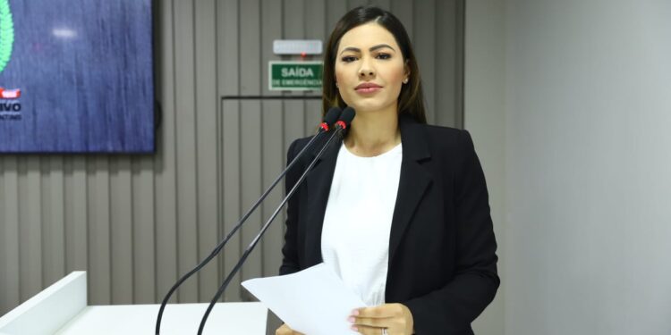 Brenna Dianná propõe Secretaria do Esporte em Parintins para valorizar talentos e incentivar a prática esportiva