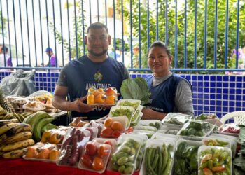 Governo Presente: ADS realiza edição especial da Feira de Produtos Regionais e beneficia instituições com entrega de peixes