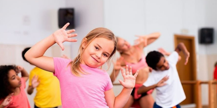 Fórmula Academia arrecada brinquedos e promove programação gratuita para comemorar o Dia das Crianças