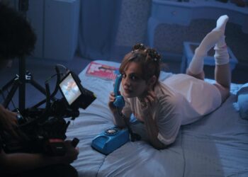 Cantora Cella recebe elogios de jornalistas especializados pelo single ‘Superficial’