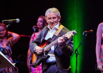 Teatro Gebes Medeiros recebe espetáculo Saber Selvagem, de Adelson Santos, no domingo