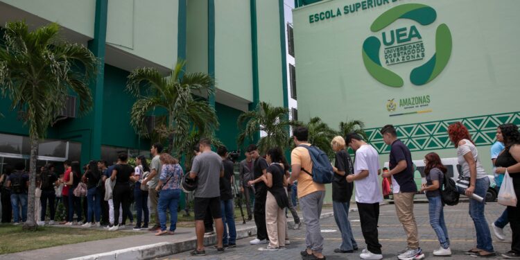 UEA inicia processo seletivo 2024 com provas do SIS