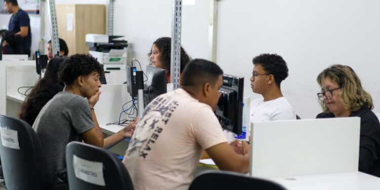 Sine Amazonas divulga 154 vagas de emprego para esta sexta-feira