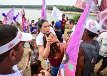 União das três esferas de poder pelo bem de Parintins, defende Brena Dianná