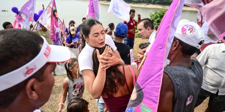 União das três esferas de poder pelo bem de Parintins, defende Brena Dianná
