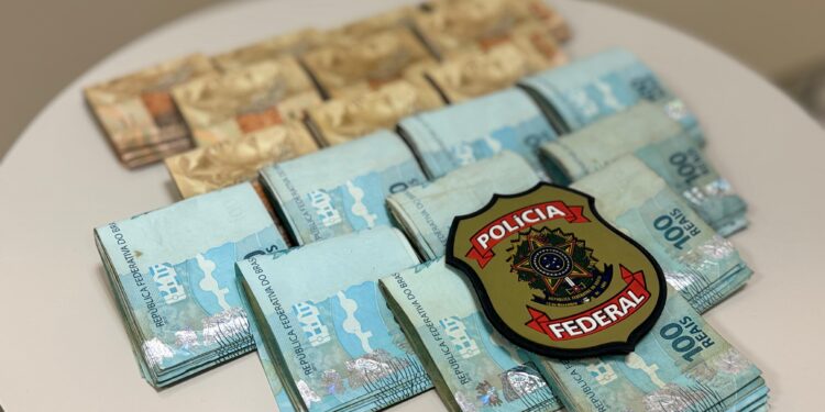 Vídeo: Polícia Federal apreende dinheiro em espécie em aeroclube de Manaus