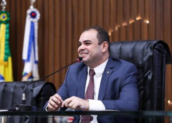 Proposta de Roberto Cidade estimula participação dos alunos da rede estadual de educação em pesquisas científicas