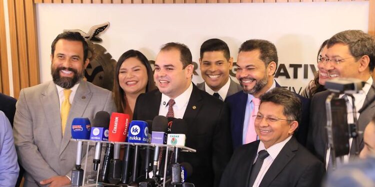 Roberto Cidade é eleito com ampla maioria de votos para presidir a Aleam no segundo biênio da atual legislatura