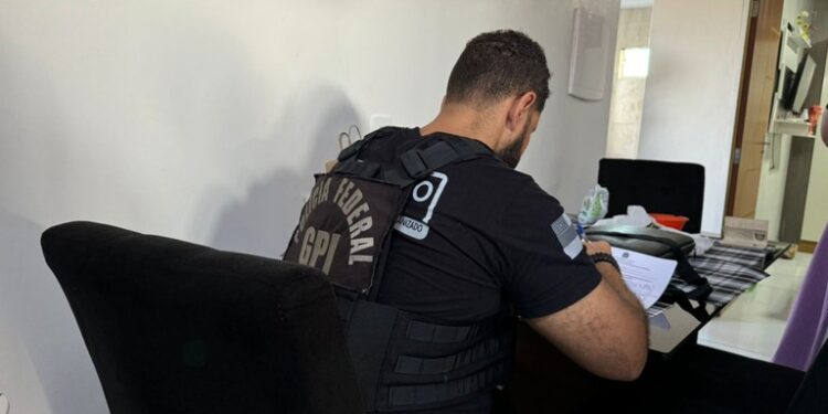 Polícia Federal combate esquema de venda de mercúrio no Amazonas