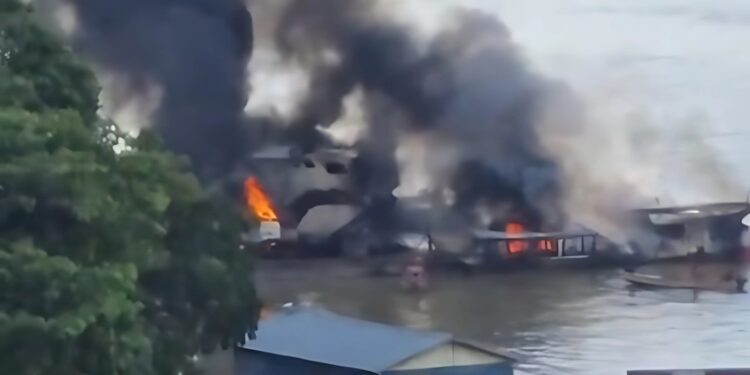 No Amazonas, Ministério Público investigará incêndio ocorrido próximo ao Porto de Japurá