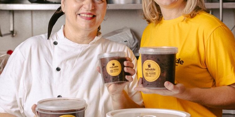 Feijoada começou no balde e é sucesso em Manaus há 10 anos