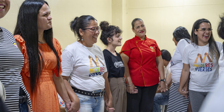 Projeto Mujeres Fuertes capacitou 445 mulheres para o empreendedorismo em Manaus e Boa Vista
