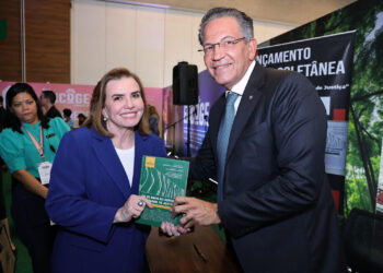 Conselheiros do TCE-AM prestigiam lançamento de coletânea sobre os 35 anos do STJ