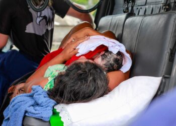 Equipe de salvamento aéreo auxilia em parto emergencial na zona rural de Manaus