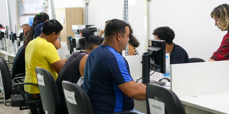 Sine Amazonas divulga 241 vagas de emprego para esta segunda-feira