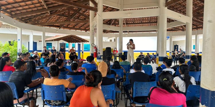 Em Tefé, Defensoria do Amazonas capacita jovens para identificar e combater a violência doméstica violência familiar contra a mulher