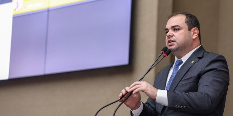 Favelização de Manaus é reflexo da falta de planejamento, aponta Roberto Cidade