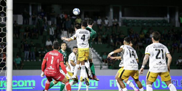 Amazonas FC empata sem gols com o Guarani-SP em Campinas