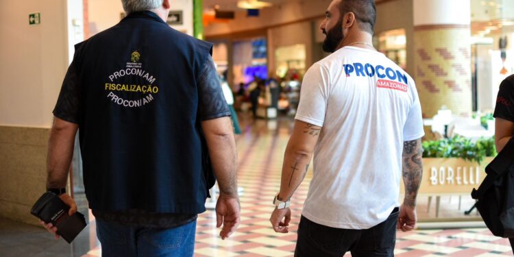 Fiscalização: Procon-AM autua lojas de departamento por maquiagem de preços durante a Black Friday