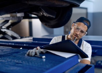 Profissões em alta para 2025: descubra como se qualificar rapidamente