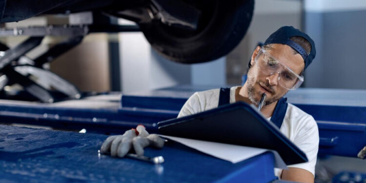 Profissões em alta para 2025: descubra como se qualificar rapidamente