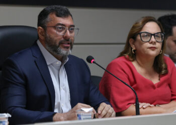 Wilson Lima anuncia abono do Fundeb de até R$ 13,5 mil para mais de 32 mil servidores da Educação