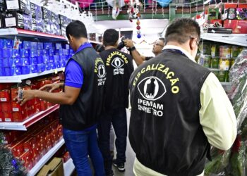 Ipem-AM deflagra operação ‘Natal Seguro’ e apreende mais de 2,5 mil produtos irregulares no comércio de Manaus