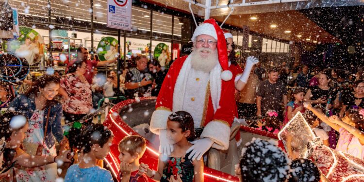 Pátio Gourmet promove especial de Natal com show de Márcia Siqueira e chegada do Papai Noel