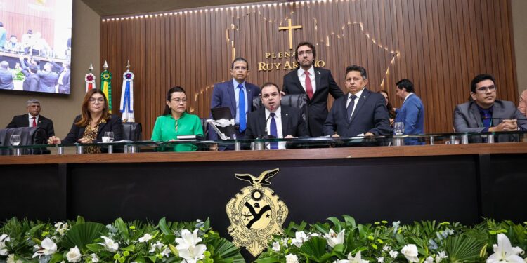 Roberto Cidade comanda votação que apreciou 154 matérias legislativas, entre elas o PLOA 2025