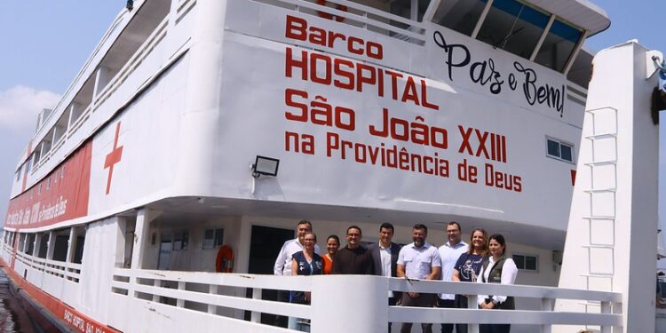 Barco Hospital São João XXIII realiza primeira expedição de saúde em Iranduba, em parceria com o Governo do Amazonas