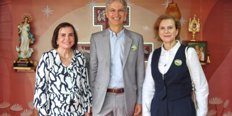 Presidente do TCE-AM participa da inauguração do primeiro barco-hospital do Amazonas