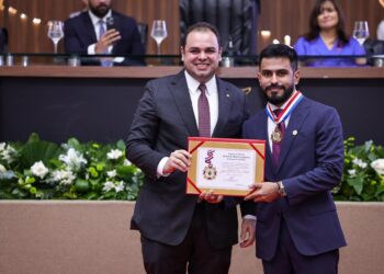 Presidente Roberto Cidade outorga ‘Medalha do Mérito Legislativo’ a cidadãos que se destacaram por sua atuação em favor do Estado do Amazonas