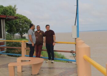 Parintins: Prefeito vistoria na orla para obras de proteção e urbanização da praça do Cristo Redentor