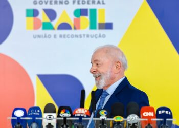 Lula diz que consignado CLT é o maior programa de crédito do país