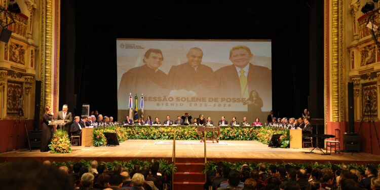 Presidente do TCE-AM prestigia posse dos novos dirigentes do judiciário estadual amazonense