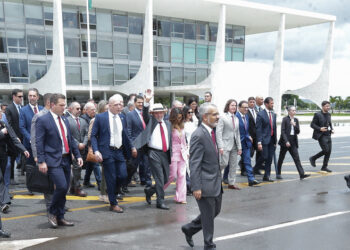 Lula: “Democracia venceu e ainda estamos aqui”