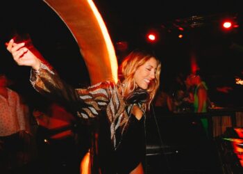 Manaus recebe pela primeira vez o Surreal Tour, com DJs nacionais, pulseira tecnológica e ingresso solidário