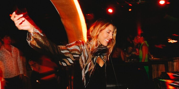 Manaus recebe pela primeira vez o Surreal Tour, com DJs nacionais, pulseira tecnológica e ingresso solidário