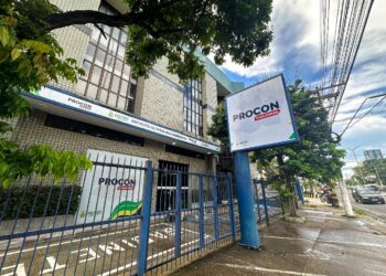 Procon-AM alerta sobre cobrança indevida de taxas extras em pagamentos com PIX
