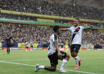 Arena da Amazônia recebe mais de 17 mil torcedores para Vasco e Madureira