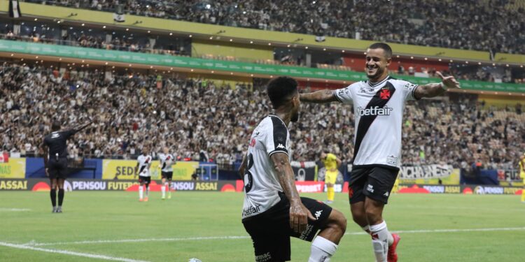 Arena da Amazônia recebe mais de 17 mil torcedores para Vasco e Madureira