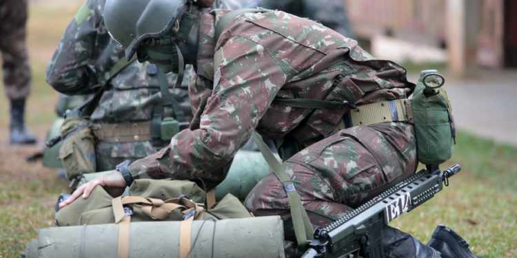 Sete mil mulheres se alistam no serviço militar em 2 dias