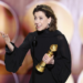 Fernanda Torres leva Globo de Ouro por atuação em Ainda Estou Aqui