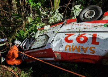 Na rodovia BR-174, médico e técnica de enfermagem em acidente com ambulância