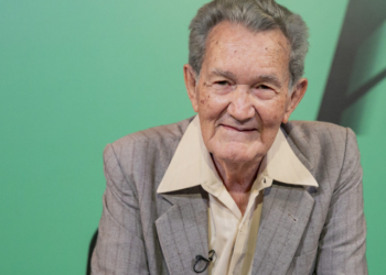 Apresentador Léo Batista morre aos 92 anos no Rio de Janeiro