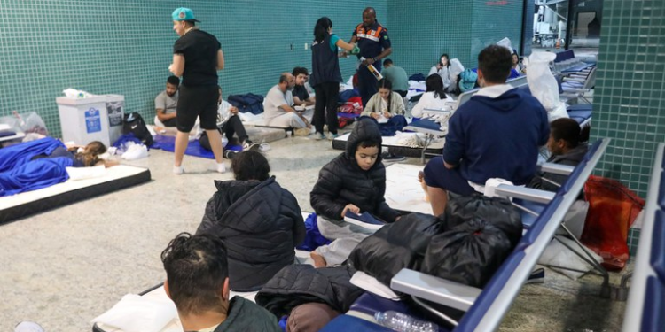 Governo Federal pedirá explicações aos EUA por tratamento degradante a brasileiros deportados